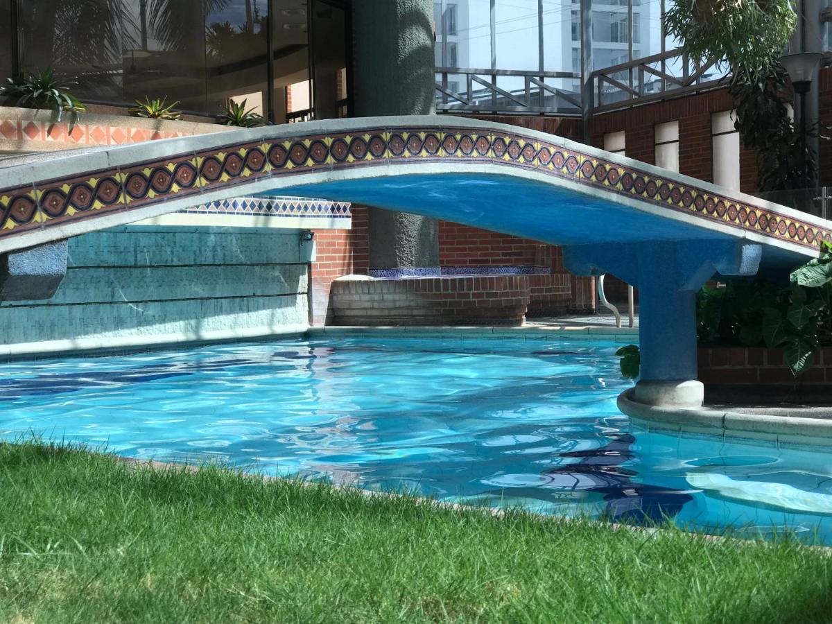 Casa Morales Hotel Internacional Y Centro De Convenciones Ibagué Exteriér fotografie The swimming pool