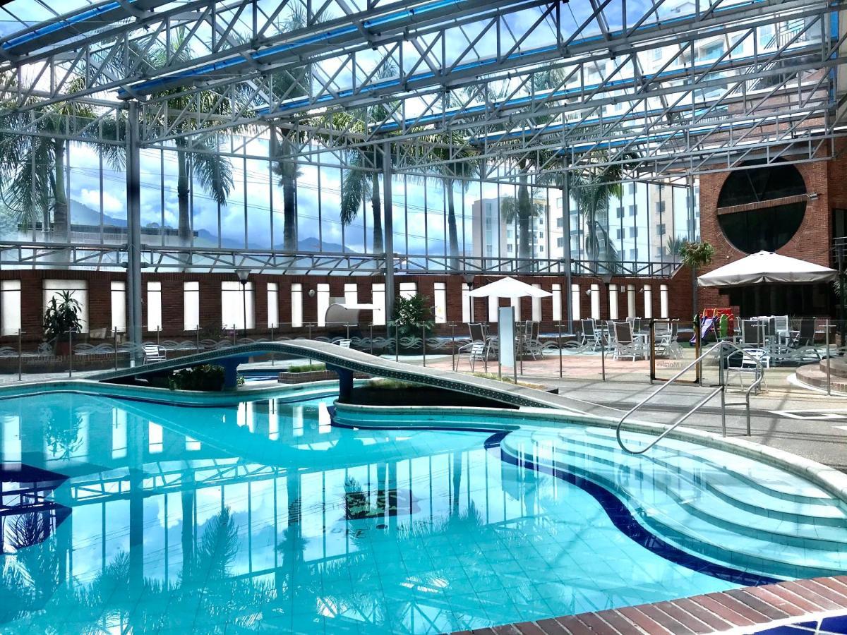 Casa Morales Hotel Internacional Y Centro De Convenciones Ibagué Exteriér fotografie The swimming pool at the hotel