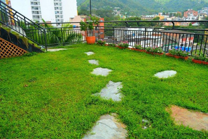 Casa Morales Hotel Internacional Y Centro De Convenciones Ibagué Exteriér fotografie A rooftop garden in Kathmandu, Nepal