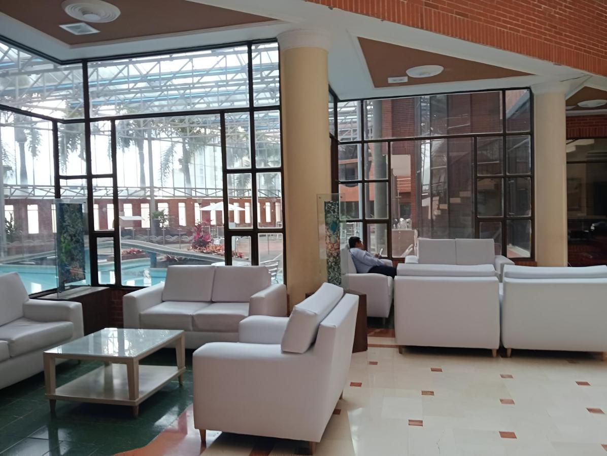Casa Morales Hotel Internacional Y Centro De Convenciones Ibagué Exteriér fotografie The lobby of the hotel