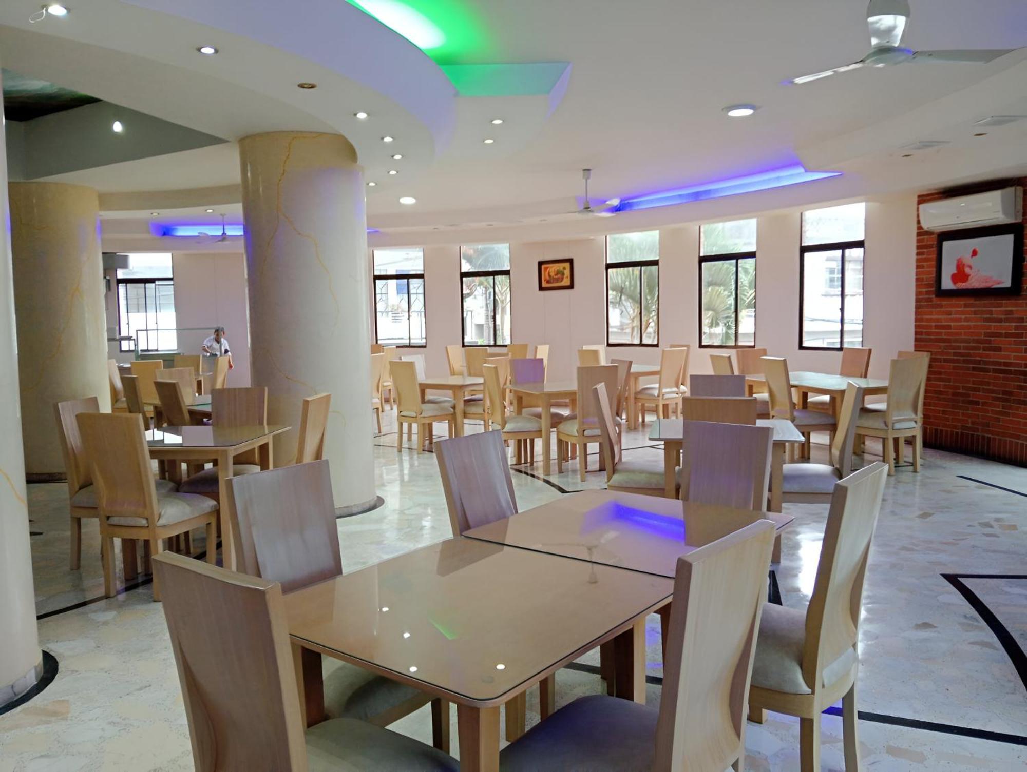 Casa Morales Hotel Internacional Y Centro De Convenciones Ibagué Exteriér fotografie The dining hall