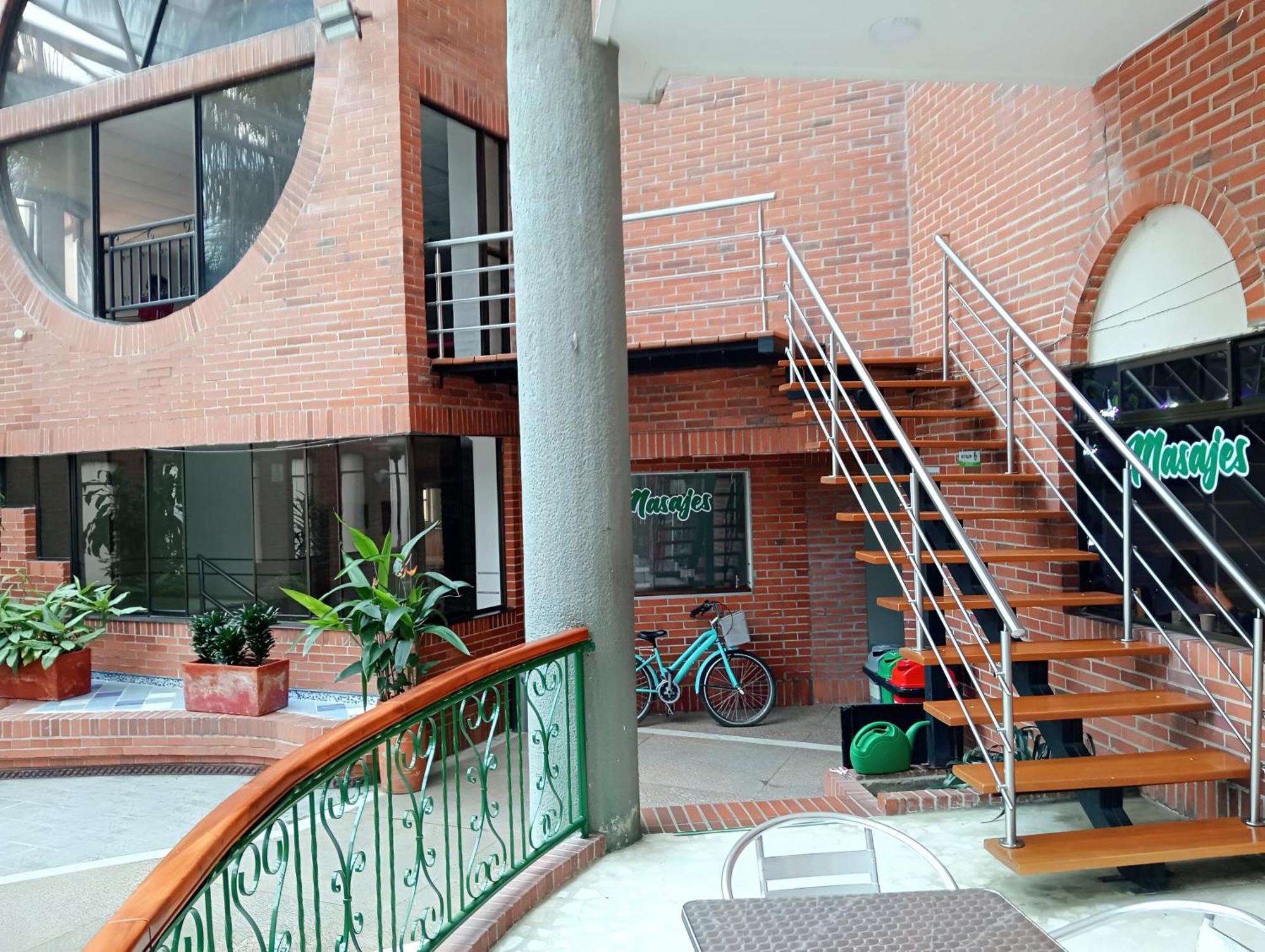 Casa Morales Hotel Internacional Y Centro De Convenciones Ibagué Exteriér fotografie Interior of the library