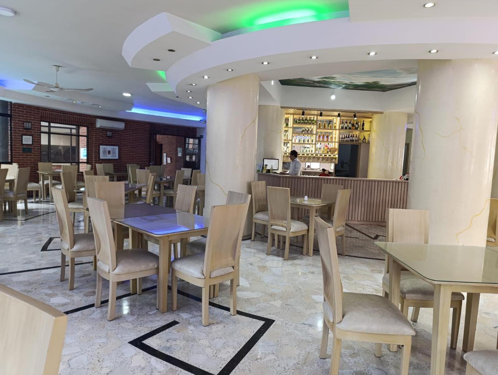 Casa Morales Hotel Internacional Y Centro De Convenciones Ibagué Exteriér fotografie The interior of the restaurant