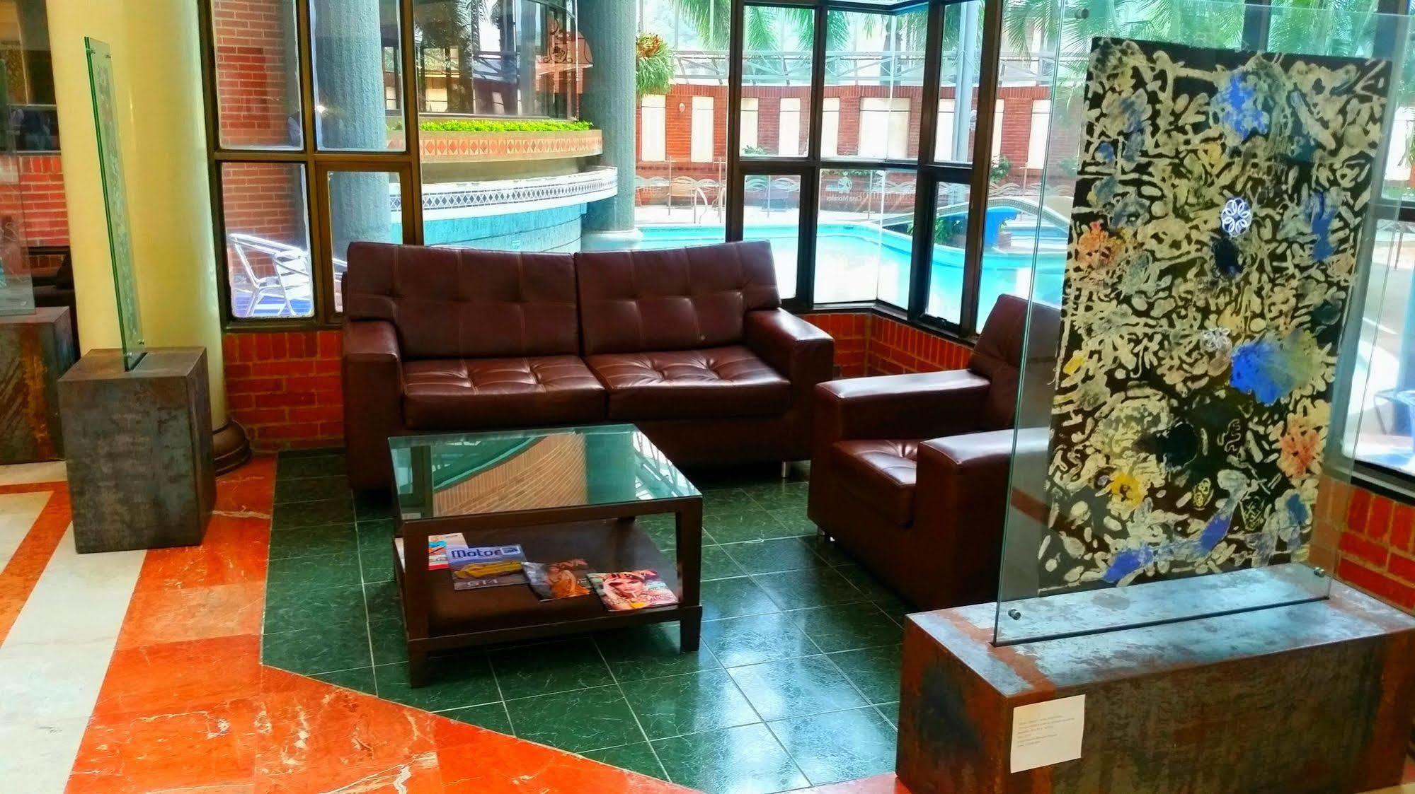 Casa Morales Hotel Internacional Y Centro De Convenciones Ibagué Exteriér fotografie The lobby of the hotel