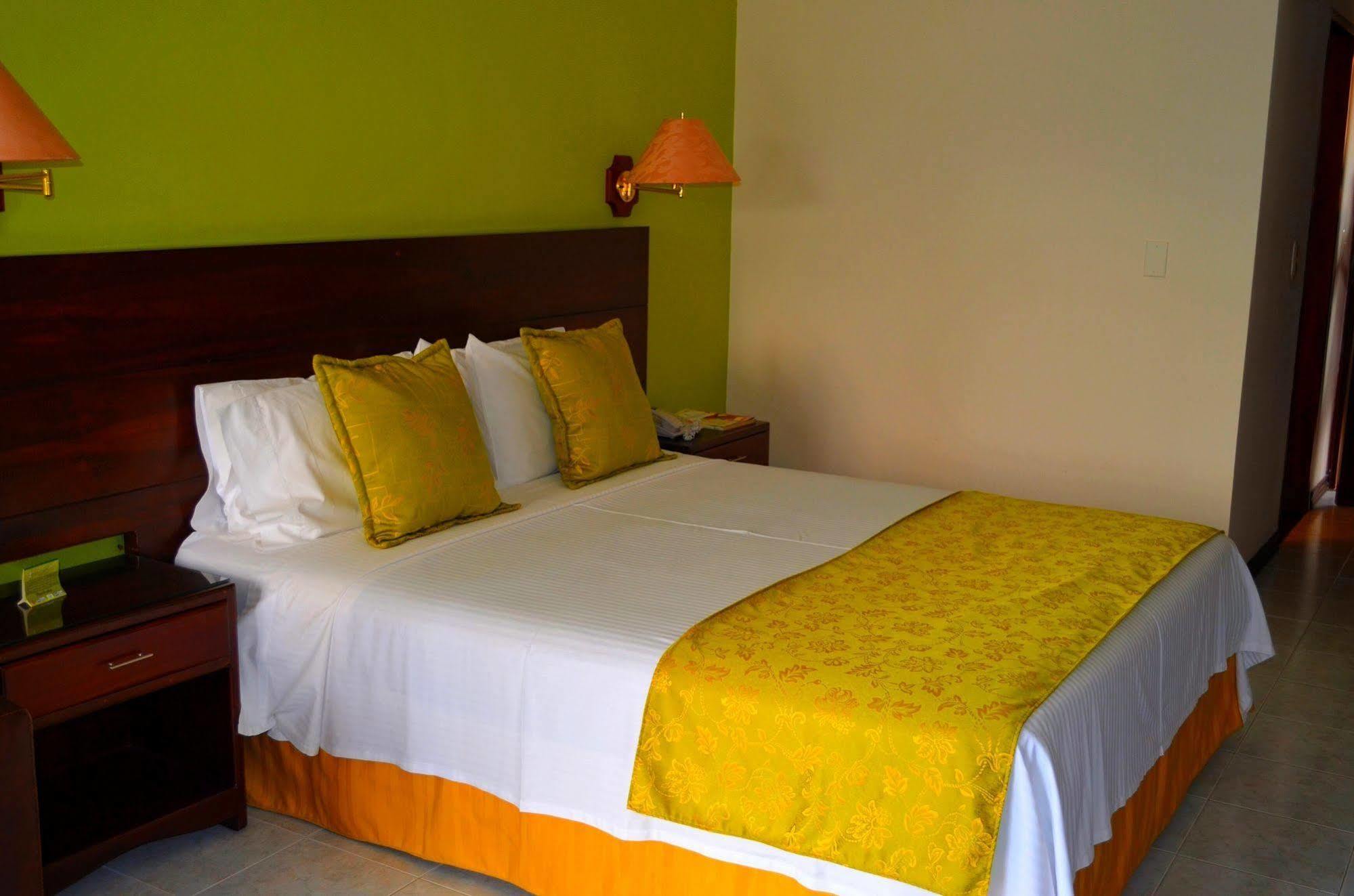 Casa Morales Hotel Internacional Y Centro De Convenciones Ibagué Exteriér fotografie A bed